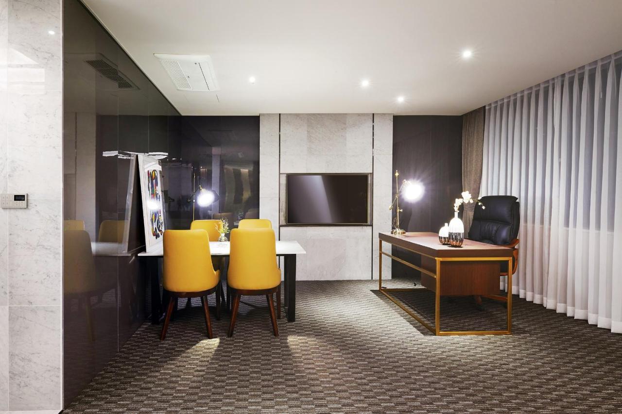 Jeongseon Intoraon Hotel Exteriör bild